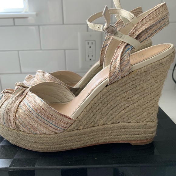 Saks Fifth Avenue Lillian Sand/Indian Wedges Sz 6 - Picture 5 of 8